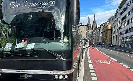 vipbus in Keulen tijdens EK